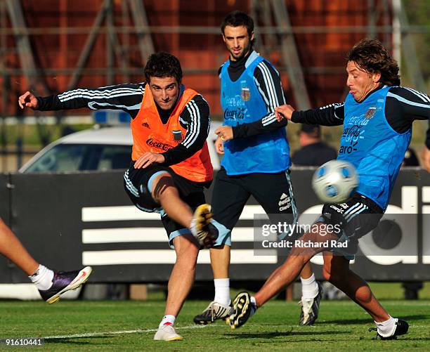 Argentina players Gonzalo Higuain vies for the ball with Gabriel Heinze during the Argentina training session at AFA building in Ezeiza on October 8,...