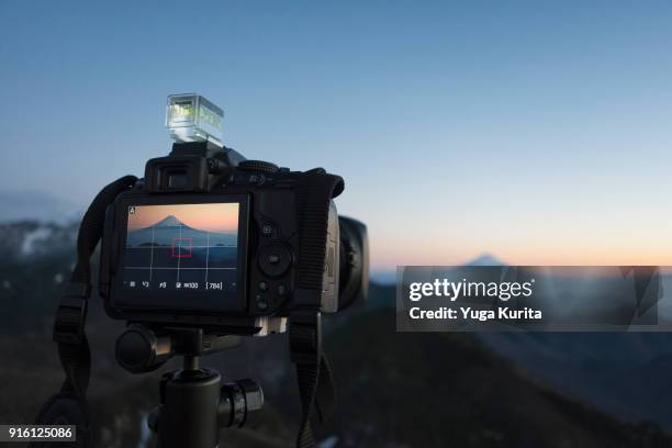 shooting mt. fuji from the top of another high mountain - macchina fotografica digitale foto e immagini stock