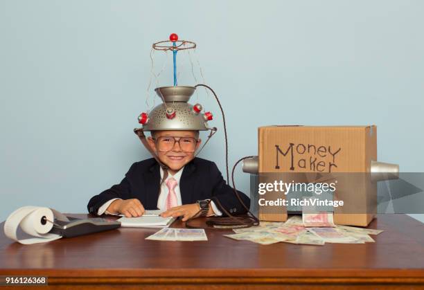 junges unternehmen junge pfund sterling - money-talks-englische-redewendung stock-fotos und bilder