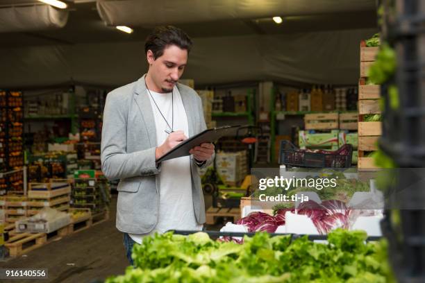 Produce Manager Produce Manager Photos et images de collection - Getty Images