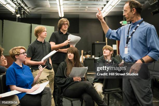 teacher gesturing to students in theater class - director de cine fotografías e imágenes de stock