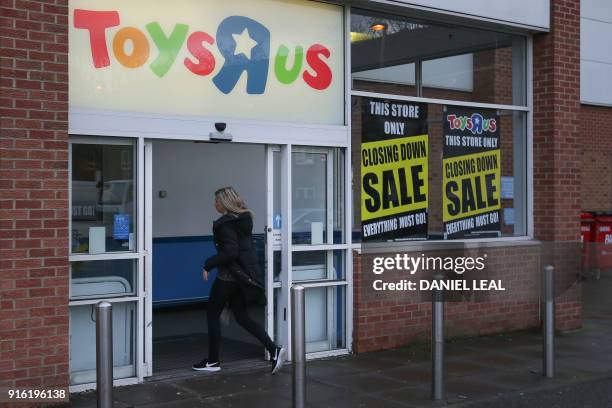 120 Toys R Us Closing Stock Photos, High-Res Pictures, and Images
