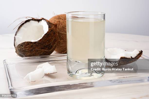 coconut water - coconut water 個照片及圖片檔