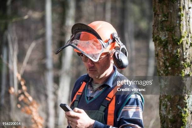 holzfäller am telefon - forest machine stock-fotos und bilder