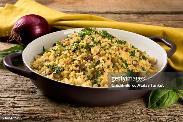 bulgur wheat with lentil - 布格麥 個照片及圖片檔