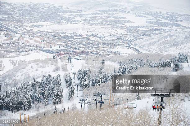 skiers on a ski lift - park city foto e immagini stock