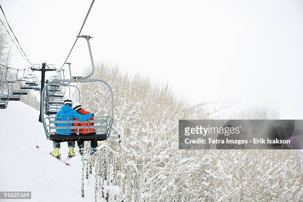 skiers on a ski lift - couple ski lift stockfoto's en -beelden