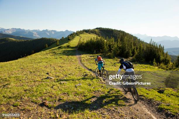 洛基山地自行車探險 - 踩登山車 個照片及圖片檔