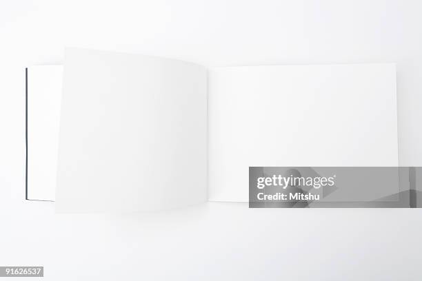 book with empty pages - schetsblok stockfoto's en -beelden