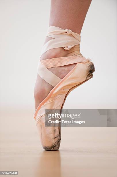 a female ballet dancer - ballerina feet stock-fotos und bilder