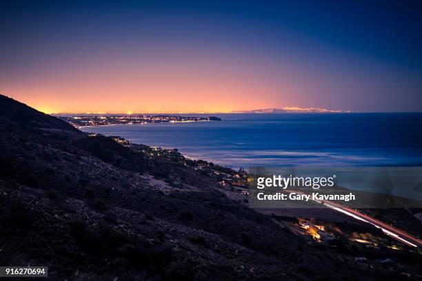 pacific coastline from hills above leo carrillo at night. - malibu stock pictures, royalty-free photos & images