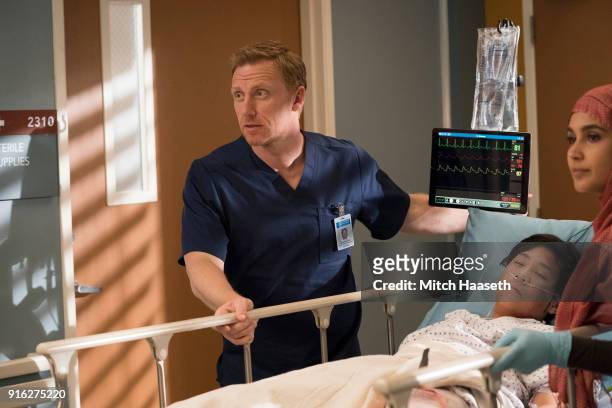 You Really Got a Hold on Me" - Seattle firefighters Ben Warren and Andy Herrera head to Grey Sloan after rescuing two boys that are injured in a...