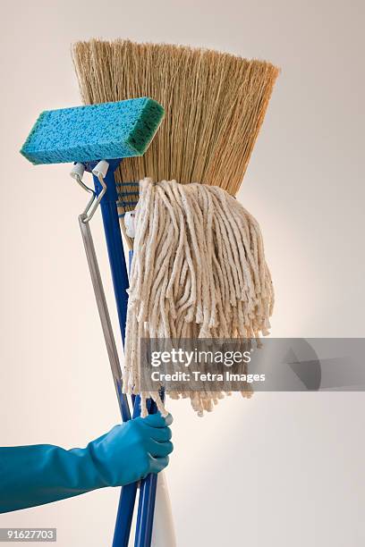 cleaning supplies - bodenwischer stock-fotos und bilder