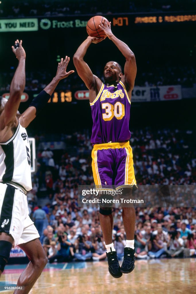 Lakers 1995 Roster George Lynch of the Los Angeles Lakers shoots during Game Two of the ...