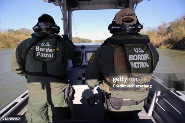 patrulla fluvial, río grande de la frontera - border patrol fotografías e imágenes de stock