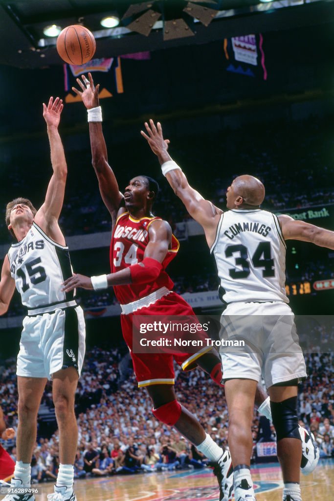 1995 Rockets Final Hakeem Olajuwon of the Houston Rockets shoots during Game One of the ...