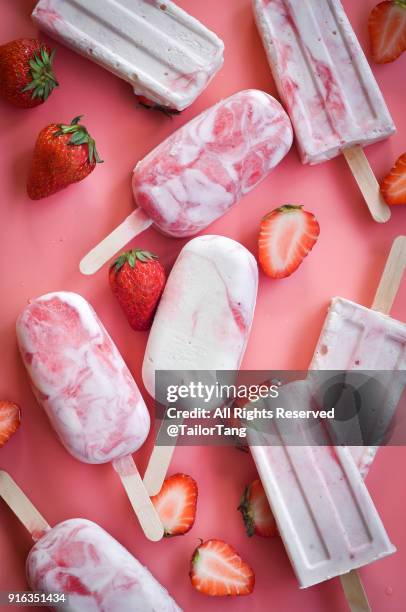 strawberry and cream popsicles - homemade icecream stock pictures, royalty-free photos & images