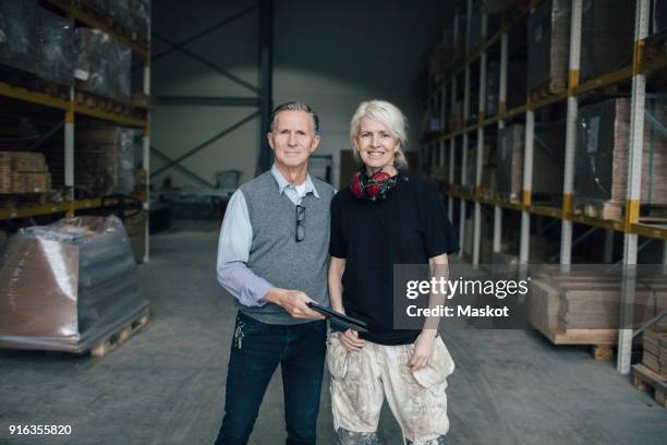 portrait of smiling business colleagues standing against racks at industry - lions gate celebrates the acquisition of artisan entertainment stockfoto's en -beelden