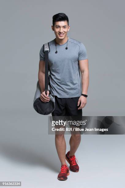 portrait of young male athlete - handsome bodybuilders fotografías e imágenes de stock