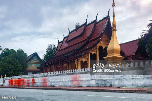 wat xieng thong temple, lao peoples democratic republic - wat xieng thong stock pictures, royalty-free photos & images