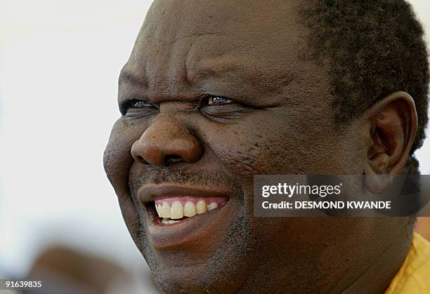 Morgan Tsvangirai, leader of Zimbabwe opposition party MDC, addresses supporters in Harare 20 January 2008. Tsvangirai threatened a boycott of...