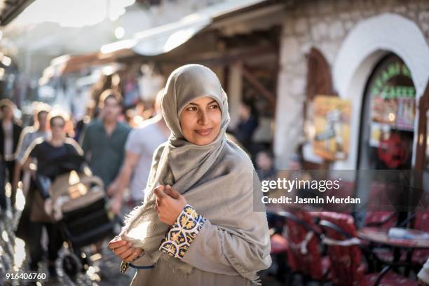 muslim woman on street - povo turco imagens e fotografias de stock