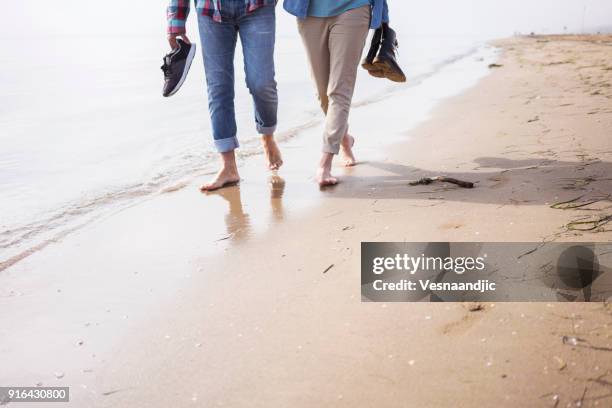 liebe ist immer verspielt - lido di jesolo stock-fotos und bilder