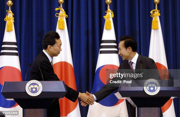 Japanese Prime Minister Yukio Hatoyama and South Korean President Lee Myung-Bak shake hands during the joint press conference at the presidential...