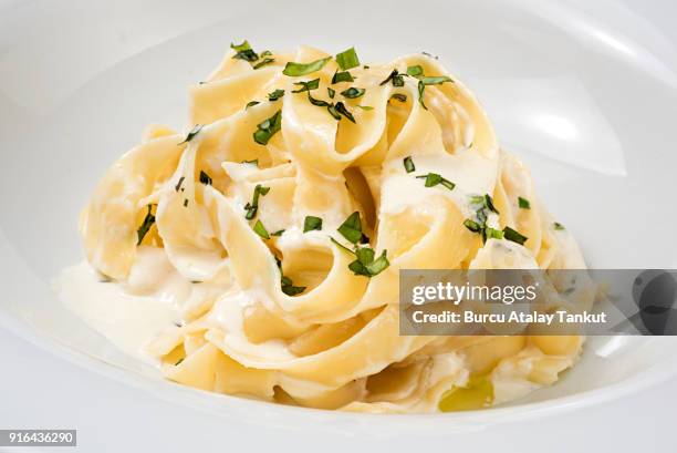 fettuccine alfredo - fettuccine alfredo stock pictures, royalty-free photos & images