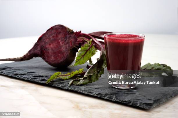 beet juice - beetroot juice stock-fotos und bilder