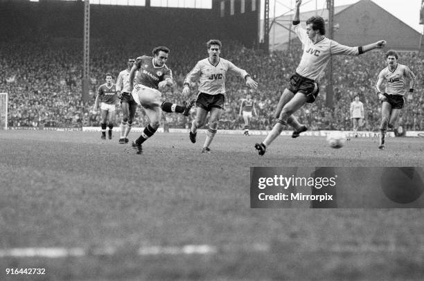 Manchester United 2-0 Arsenal, Old Division One, Old Trafford, January 24th 1987. David O'Leary attempts to block Terry Gibson's effort on goal as...