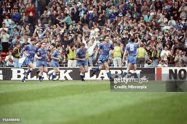 Simod Tony Bracewell Photos and Premium High Res Pictures - Getty Images