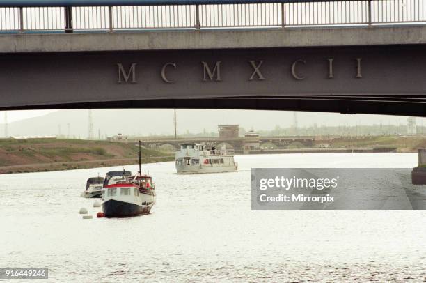 Princess Diana Bridge Photos And Premium High Res Pictures Getty Images princess-diana-bridge-photos-and-premium-high-res-pictures-getty-images