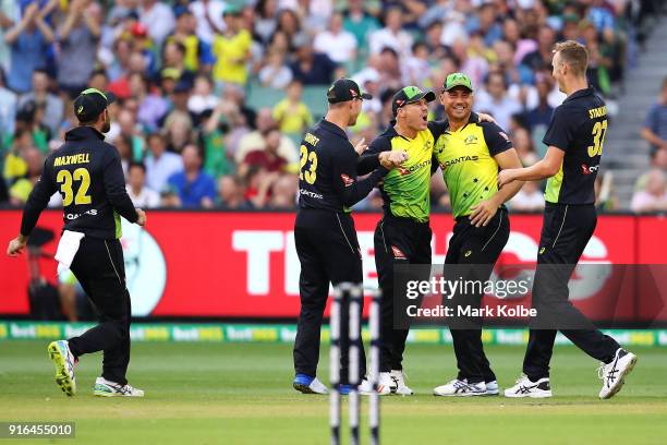 Glenn Maxwell, D'Arcy Short, David Warner, Marcus Stoinis and Billy Stanlake of Australia celebrate Warner running out Dawid Malan of England during...
