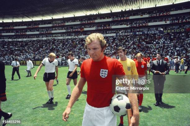 World Cup Quarter Final 1970 England 2 West Germany 3 after extra time Estadio Nou Camp, Le-n Bobby Moore leads the England team out, ready for kick...