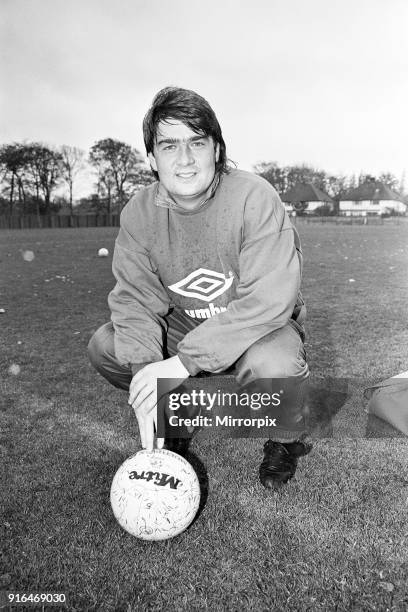 Everton football player Ian Snodin pictured during a training session at Bellefield, 31st October 1991.