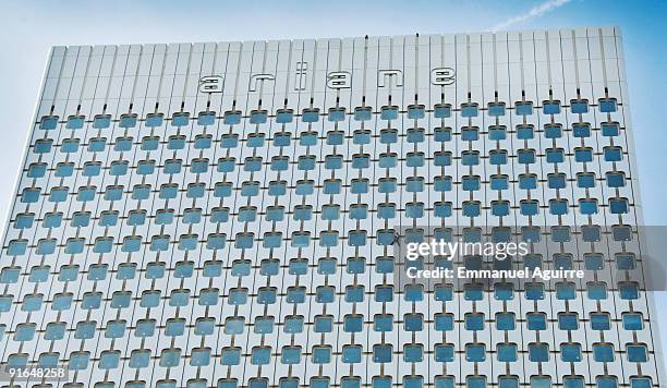 Spiderman, Alain Robert, climbs the Ariane Tower in the business center of Paris on October 8, 2009 in Paris, France. The Ariane Tower is 152m high...