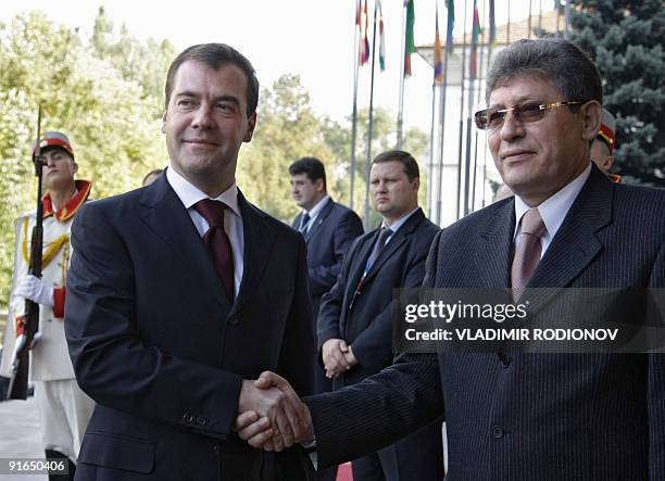 Russian President Dmitry Medvedev shkes hands with Moldovan acting-president Mihai Ghimpu in Chisinau on October 9, 2009 during a meeting of the...