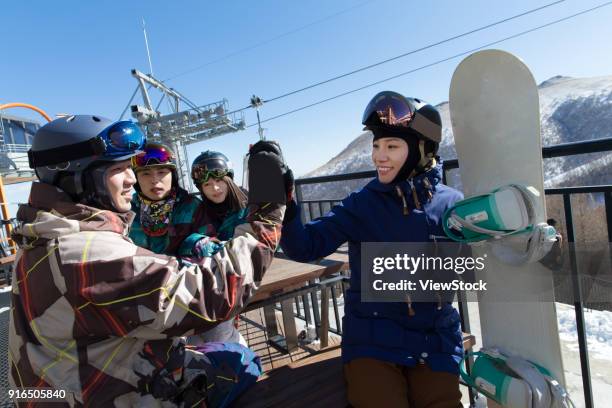 young men and women outdoor skiing - ski high five stock pictures, royalty-free photos & images