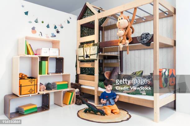 two little boys to play in the bedroom - bunk beds for 3 stock-fotos und bilder