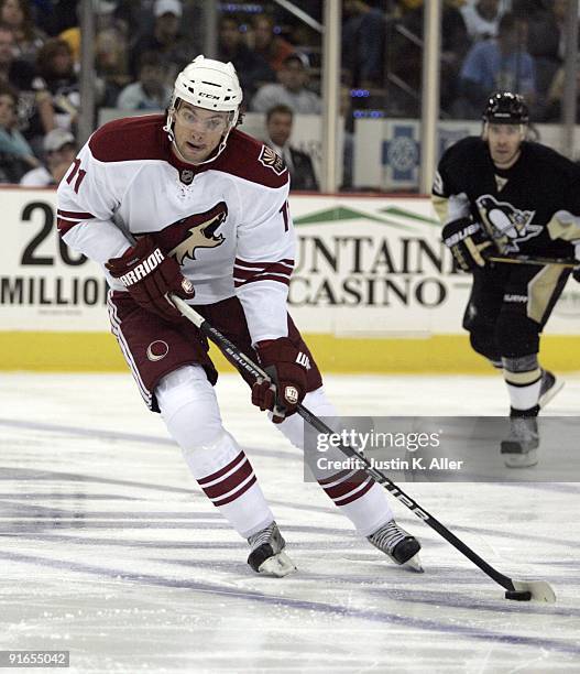 Martin Hanzal of the Phoenix Coyotes handles the puck against the Pittsburgh Penguins at Mellon Arena on October 07, 2009 in Pittsburgh,...