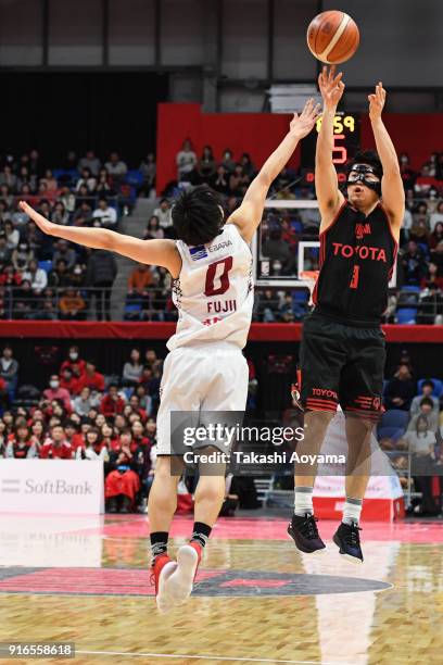 Seiya Ando of the Alvark Tokyo shoots over Yuma Fujii of the Kawasaki Brave Thunders during the B.League match between Alverk Tokyo and Kawasaki...