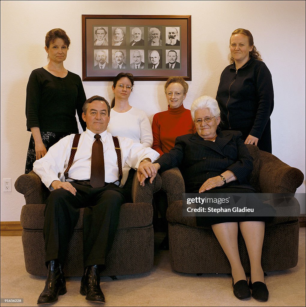 Ray Timson Family portrait of Ray Timpson, a polygamist from the small community ...