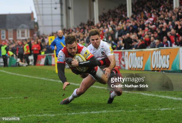 Henry Trinder of Gloucester Rugby scores their first try during the Aviva Premiership match between Gloucester Rugby and Leicester Tigers at...