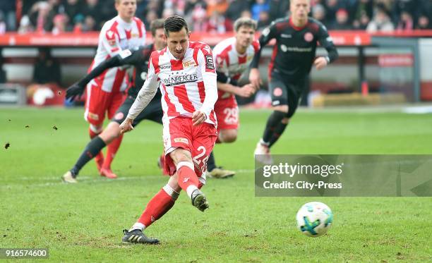 Steven Skrzybski of 1 FC Union Berlin during the second Bundesliga game between Union Berlin and Fortuna Duesseldorf at Stadion an der Alten...