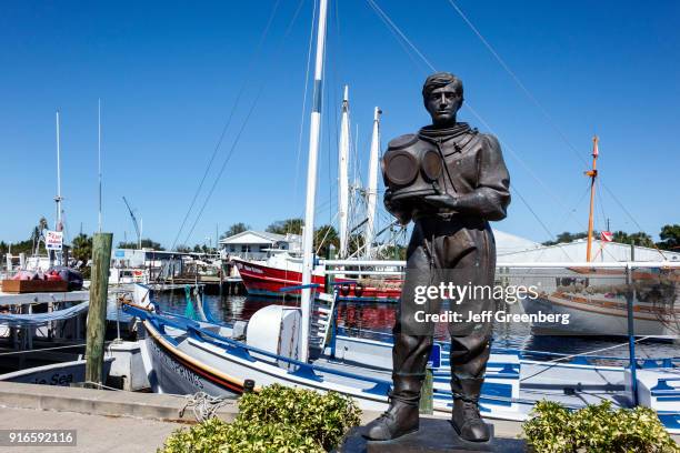 Sponge diver memorial statue on Dodecanese Boulevard.