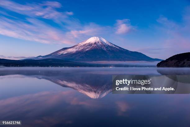 winter fuji - lago yamanaka imagens e fotografias de stock