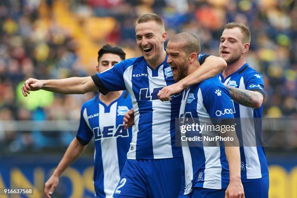 Club Deportivo Alaves players celebrates a goal during the La Liga match between Villarreal CF and Club Deportivo Alaves at Estadio de la Ceramica,...