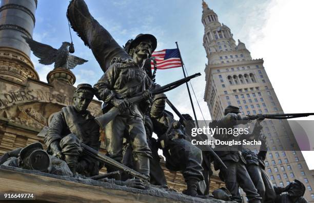 soldiers and sailors monument in cleveland, ohio, usa - us army urban warfare fotografías e imágenes de stock