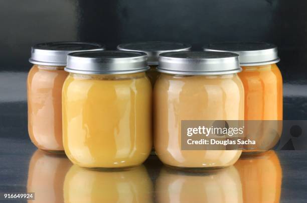 soft food in jars for infants and seniors - babymat bildbanksfoton och bilder